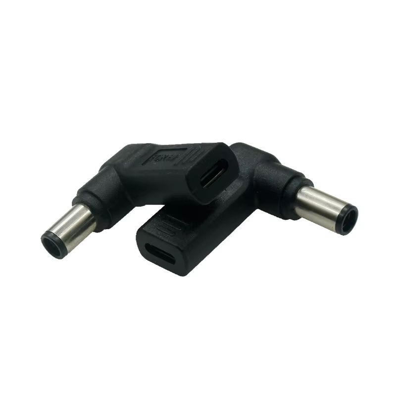 Vista del conector DC y USB-C del adaptador