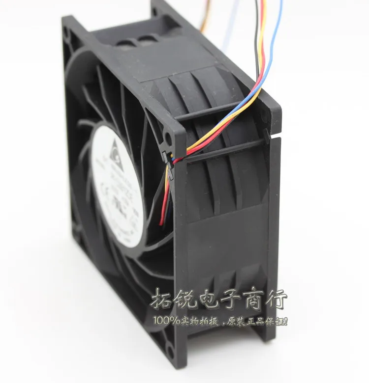 Ventilador Delta PFC0912DE detalle aspas