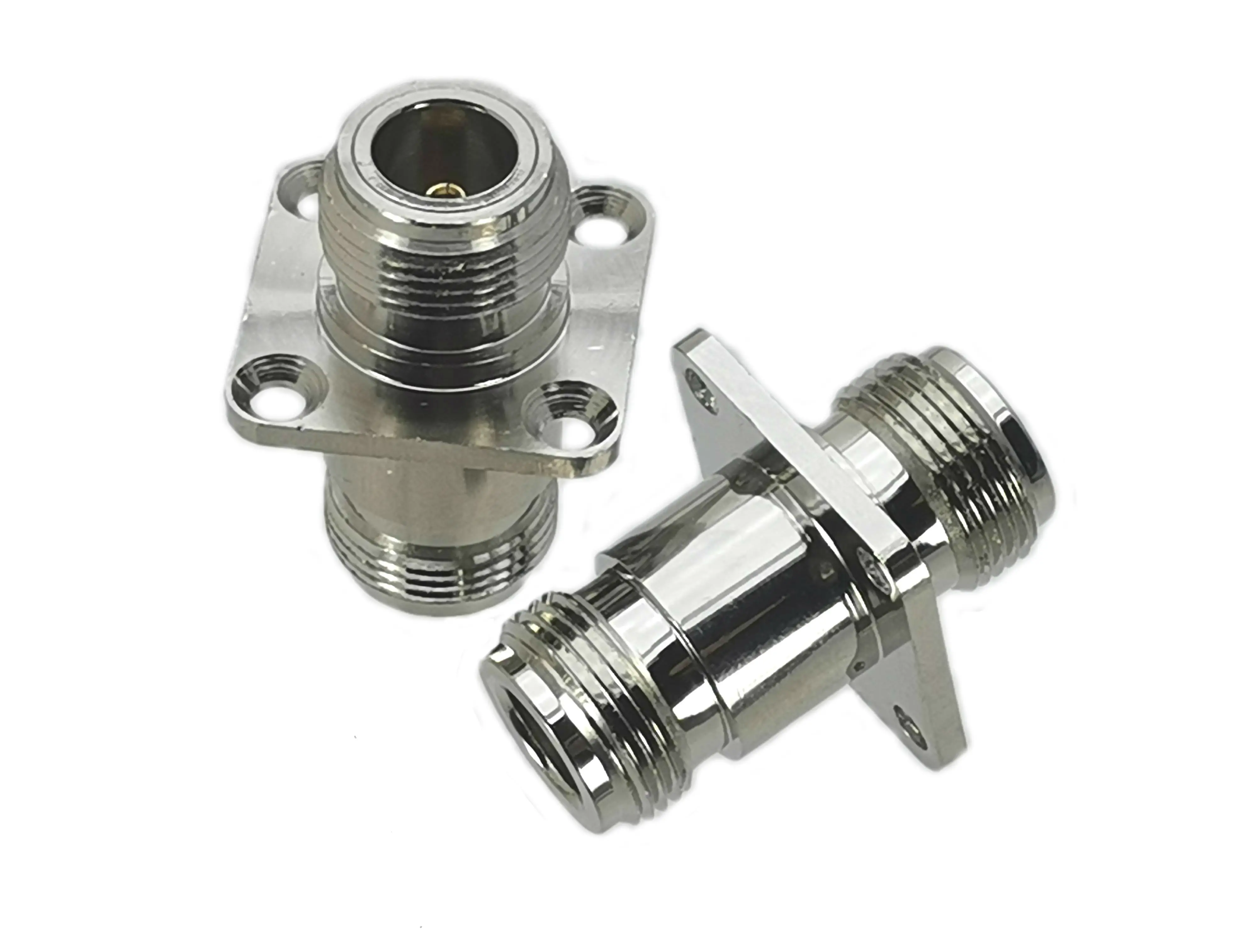 Conector N hembra a hembra con brida de montaje