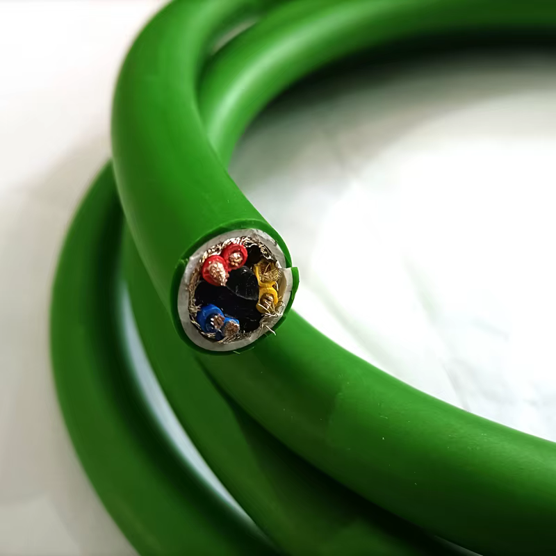 Cable de audio Hi‑Fi con seis núcleos chapados en plata