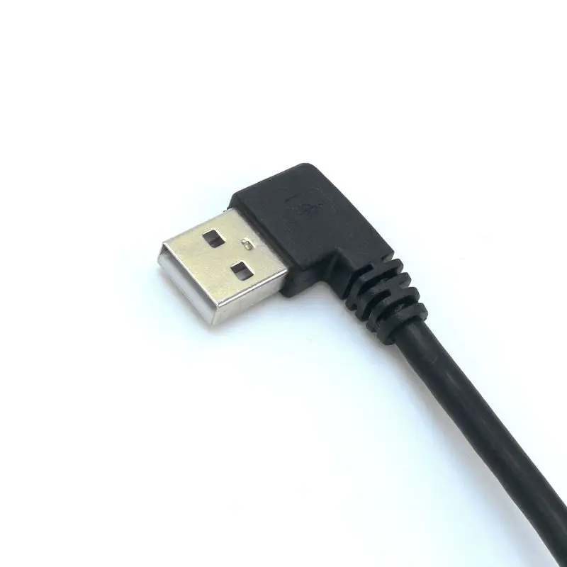 Cable conectado a puerto USB-A