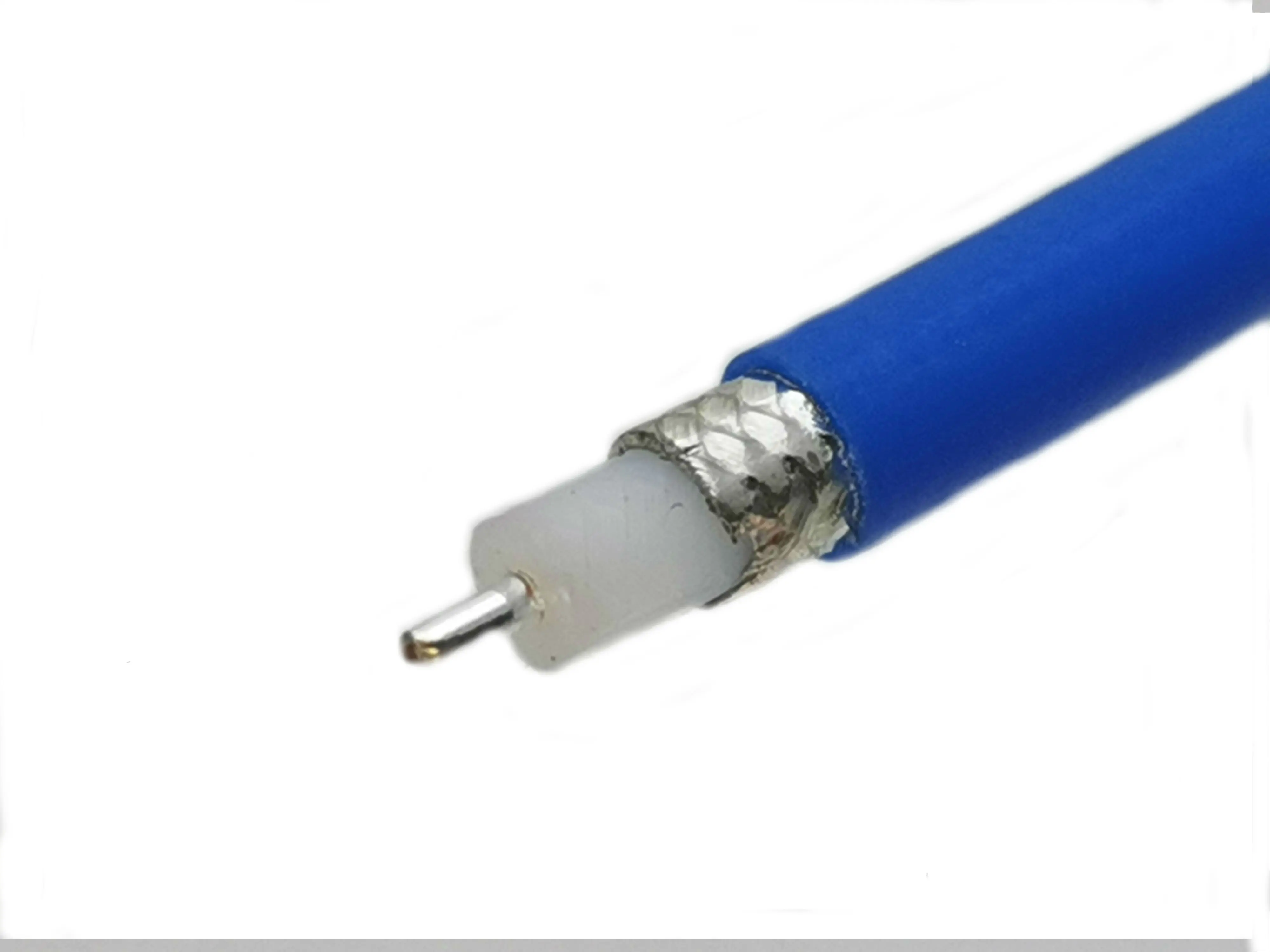 Detalle del cable coaxial RG402 flexible
