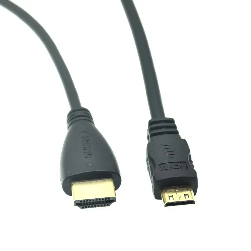 Detalle del conector HDMI chapado en oro