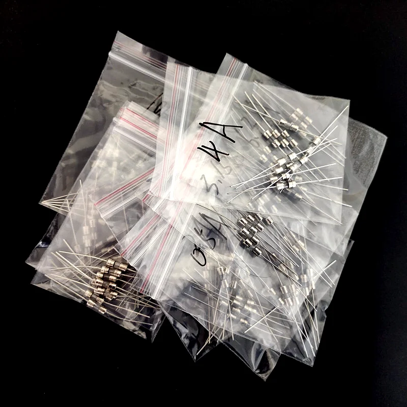 Detalle del fusible de vidrio con pines axiales