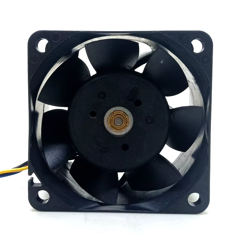 Ventilador 60x60x38mm con control PWM