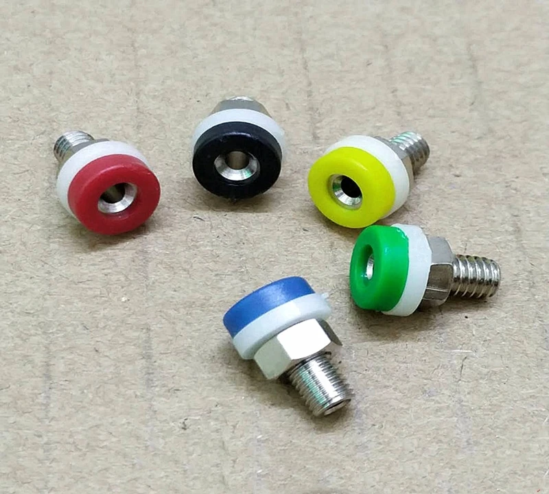 Conectores banana de 2 mm en colores (detalle)