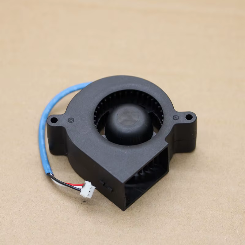 Instalación del ventilador en un proyector