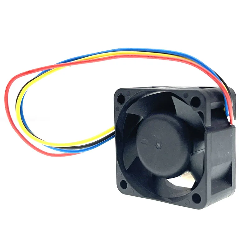 Ventilador de 40mm instalado en una caja de PC