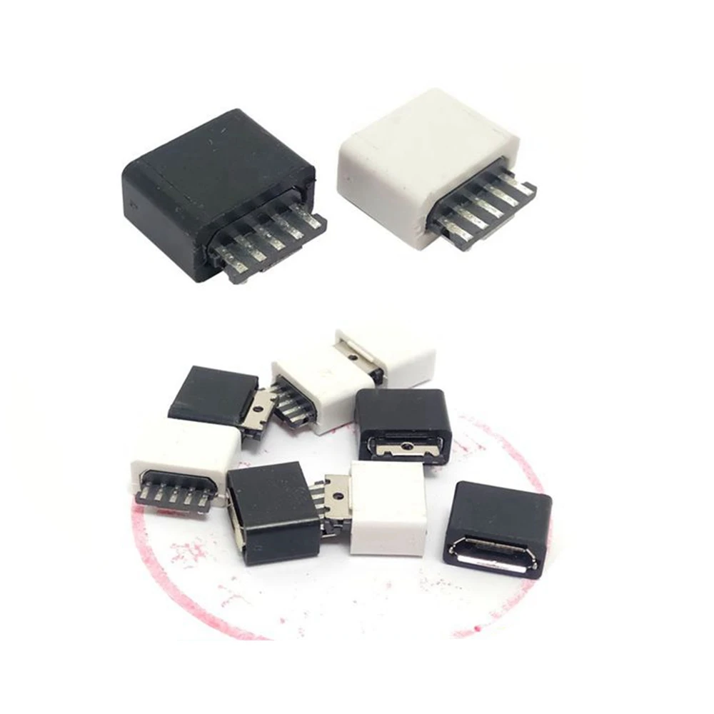 Detalle de carcasa de plástico para montaje del conector USB