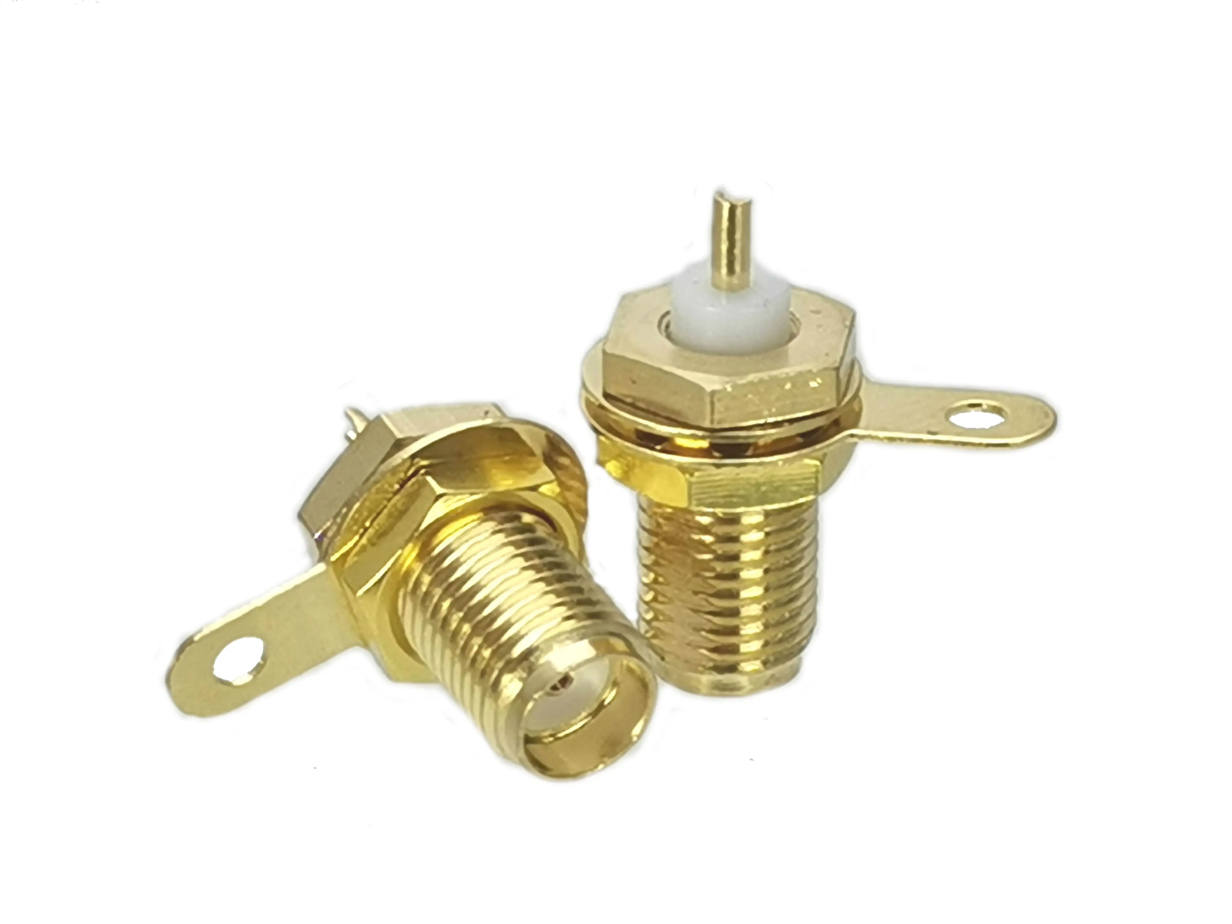 Conector SMA hembra visto de frente con detalle del cuerpo roscado
