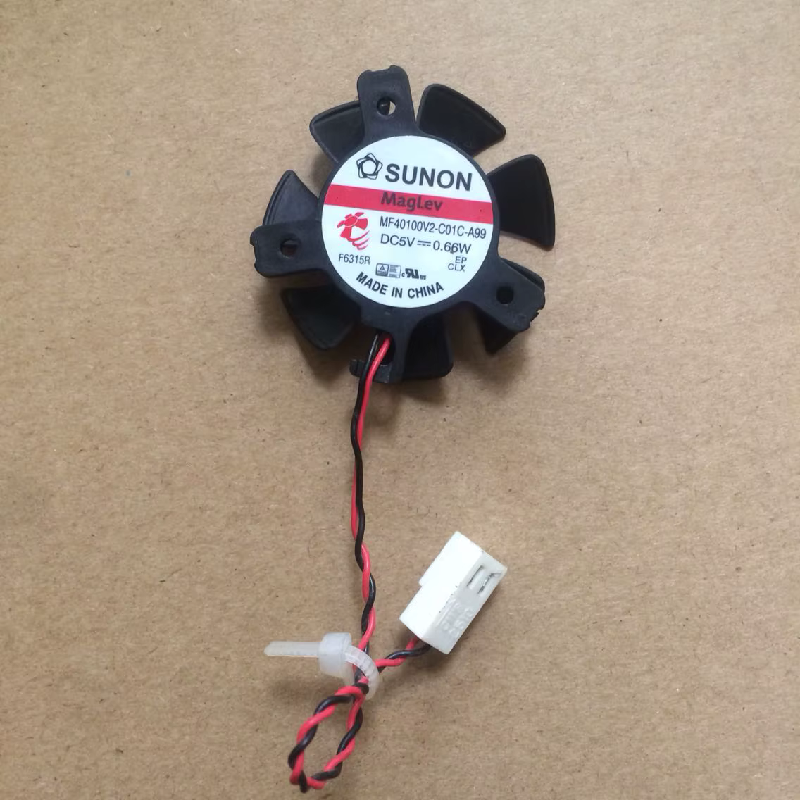 Ventilador Sunon MF40100V2-C01C-A99 en funcionamiento