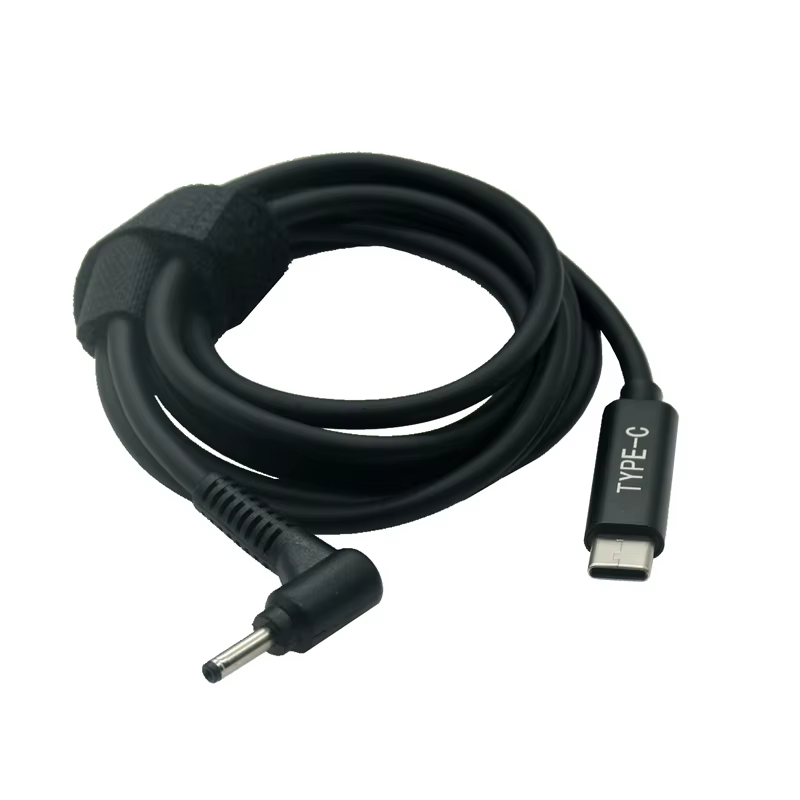 Detalle del conector de 4,0x1,35mm y el extremo USB‑C