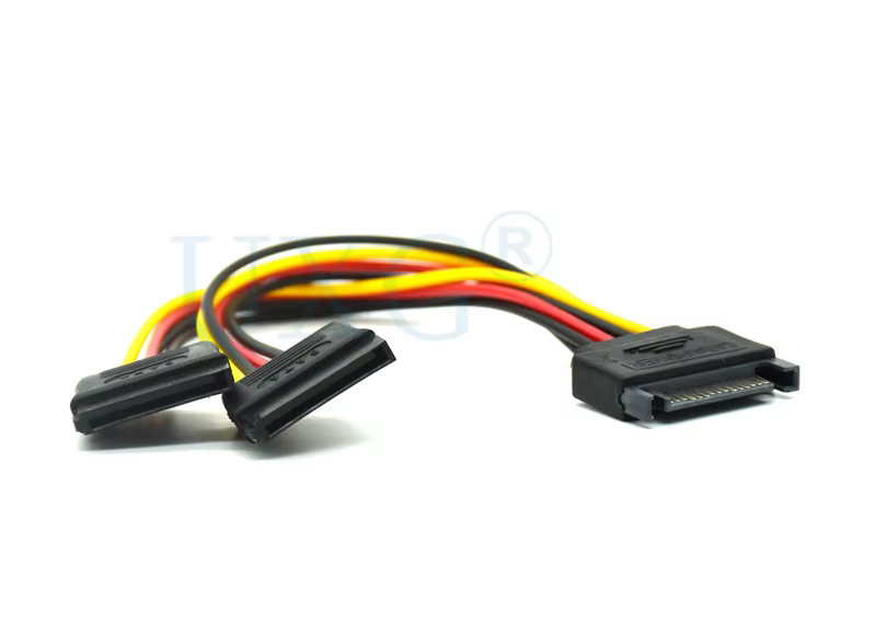 Vista frontal del conector macho SATA de 15 pines
