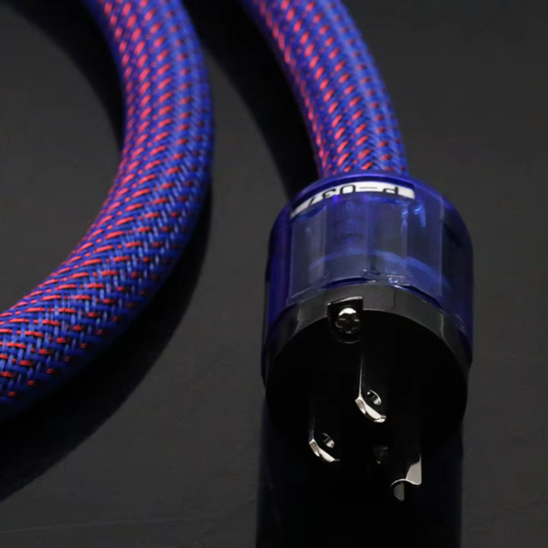 Cable instalado en equipo de audio