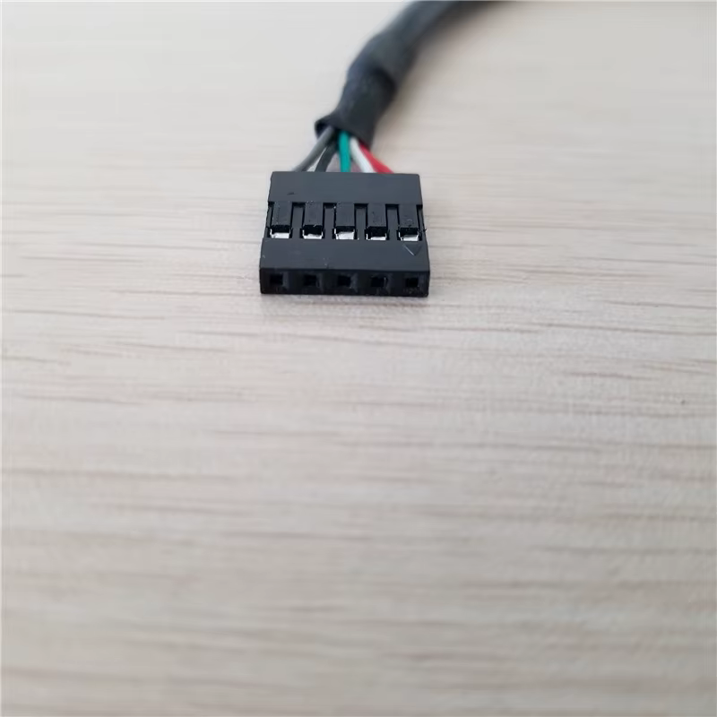 Ejemplo de instalación en la zona frontal de una torre de PC