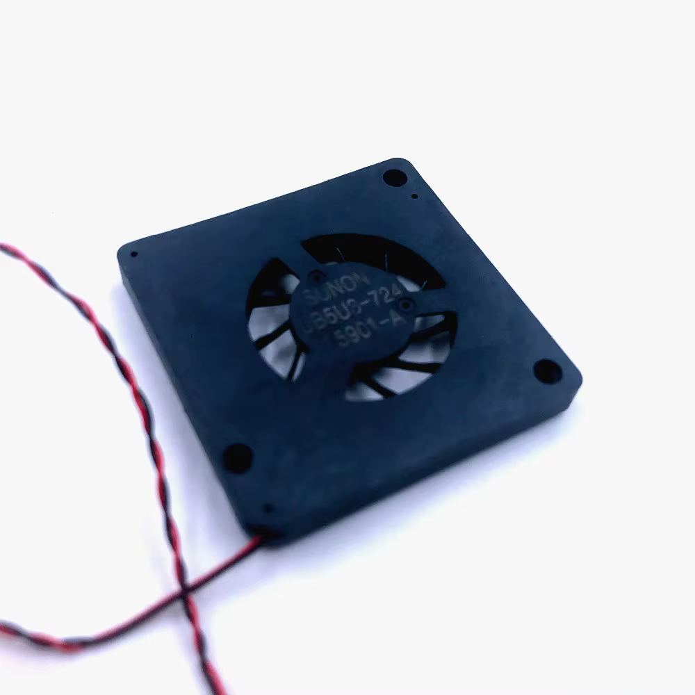 Vista frontal del micro ventilador UB5U3-724