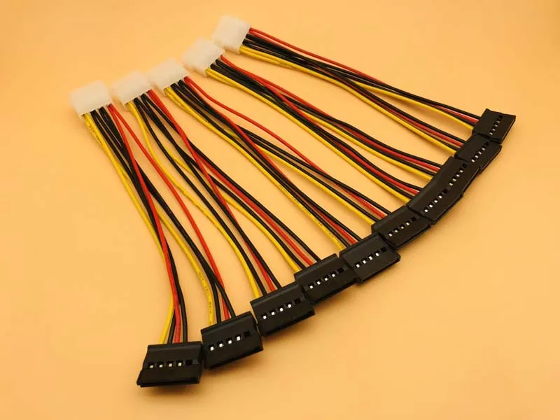 Vista frontal del divisor Molex a doble SATA