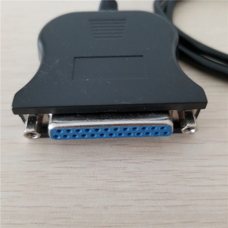 Detalle del conector DB25 macho