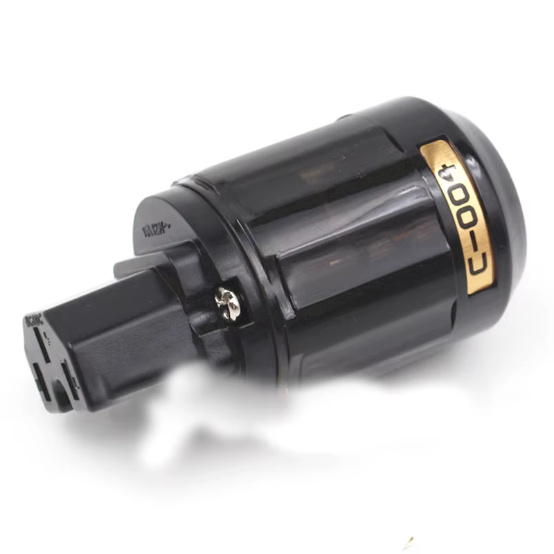 Conector hembra C-004 IEC mostrando el contacto de cobre OFC