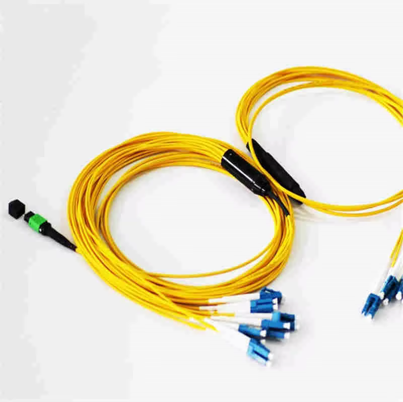 Cable redondeado amarillo vista lateral