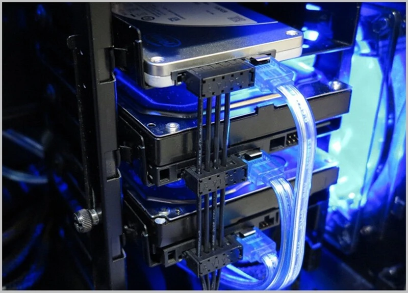 Conector Molex a SATA ángulo recto