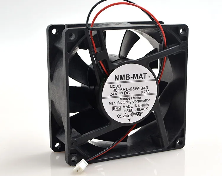 Vista frontal del ventilador NMB 3615RL-05W-B40 mostrando las aspas y el sello perimetral