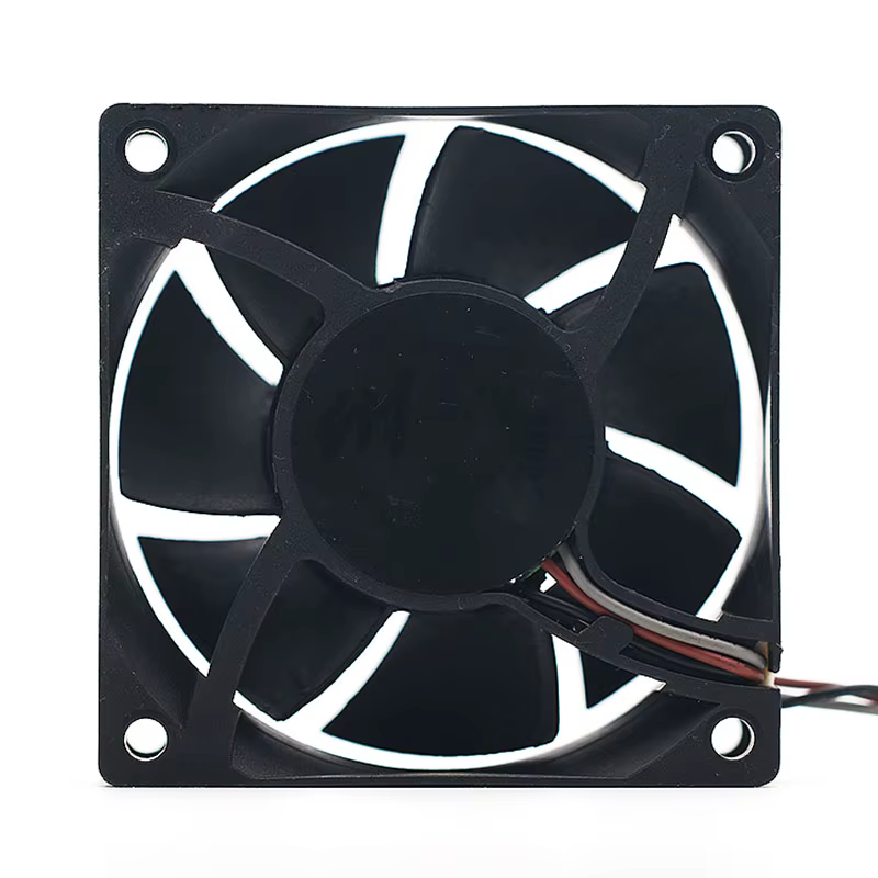 Ventilador ADDA AD07012DB frontal