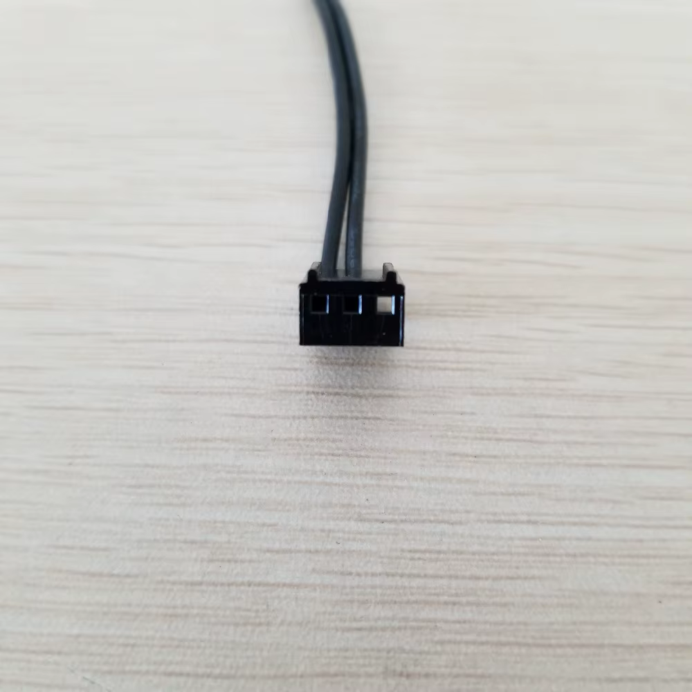 Cable negro de 10 cm con trenzado visible