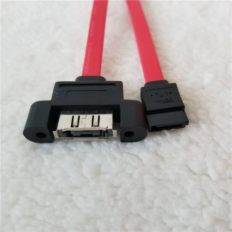 Detalle del conector SATA macho