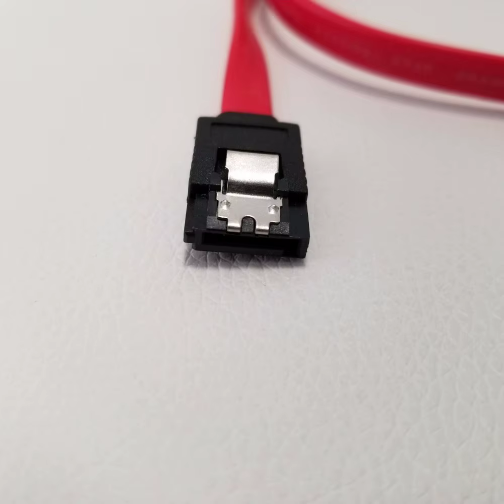 Instalación del cable SATA en una torre de PC