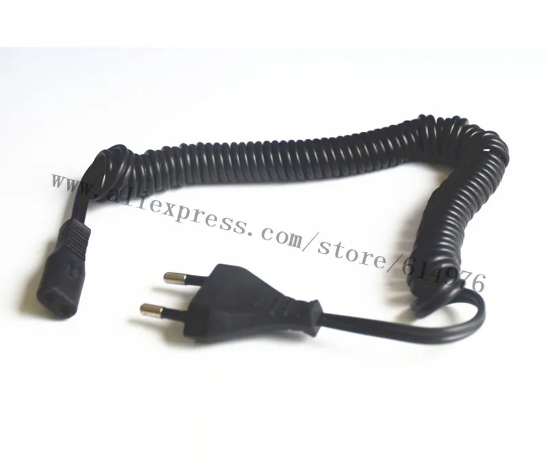 Cable UXG conectado a una afeitadora Philips en el lavabo