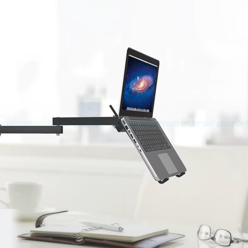 Laptop en posición de trabajo ajustada ergonómicamente