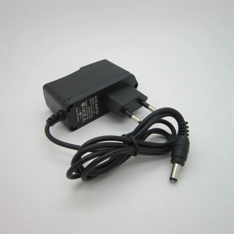 Detalle del adaptador con selector de voltaje