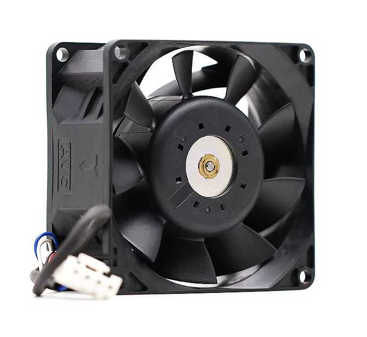 Comparación lado a lado con ventilador estándar de 80 mm