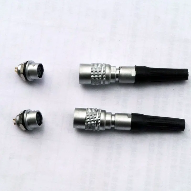 Detalle del mecanismo de bloqueo del conector YC8