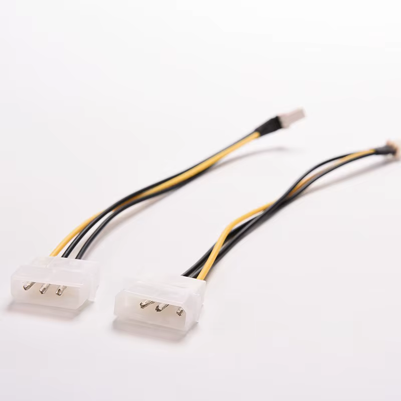 Detalle del cable adaptador para ventilador de PC