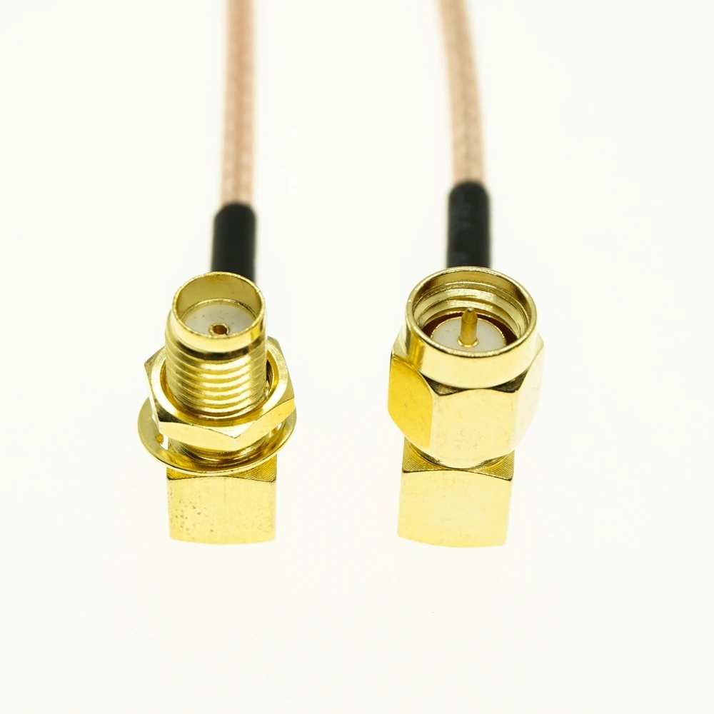 Detalle del conector SMA hembra ángulo recto