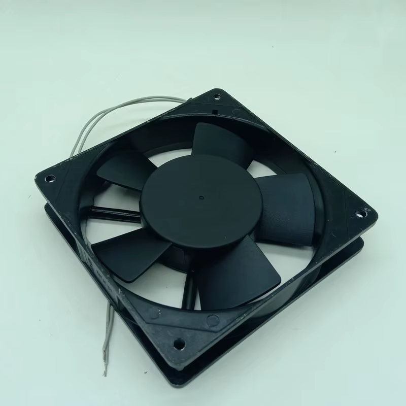 Ventilador instalado en gabinete