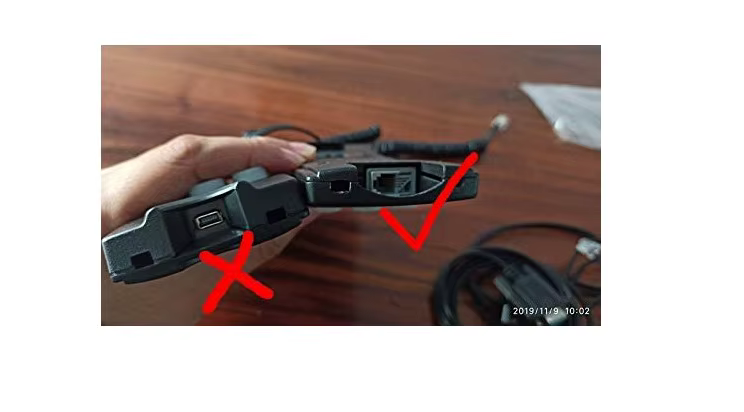 Cable FTDI USB a RJ9 conectado a un controlador manual Celestron