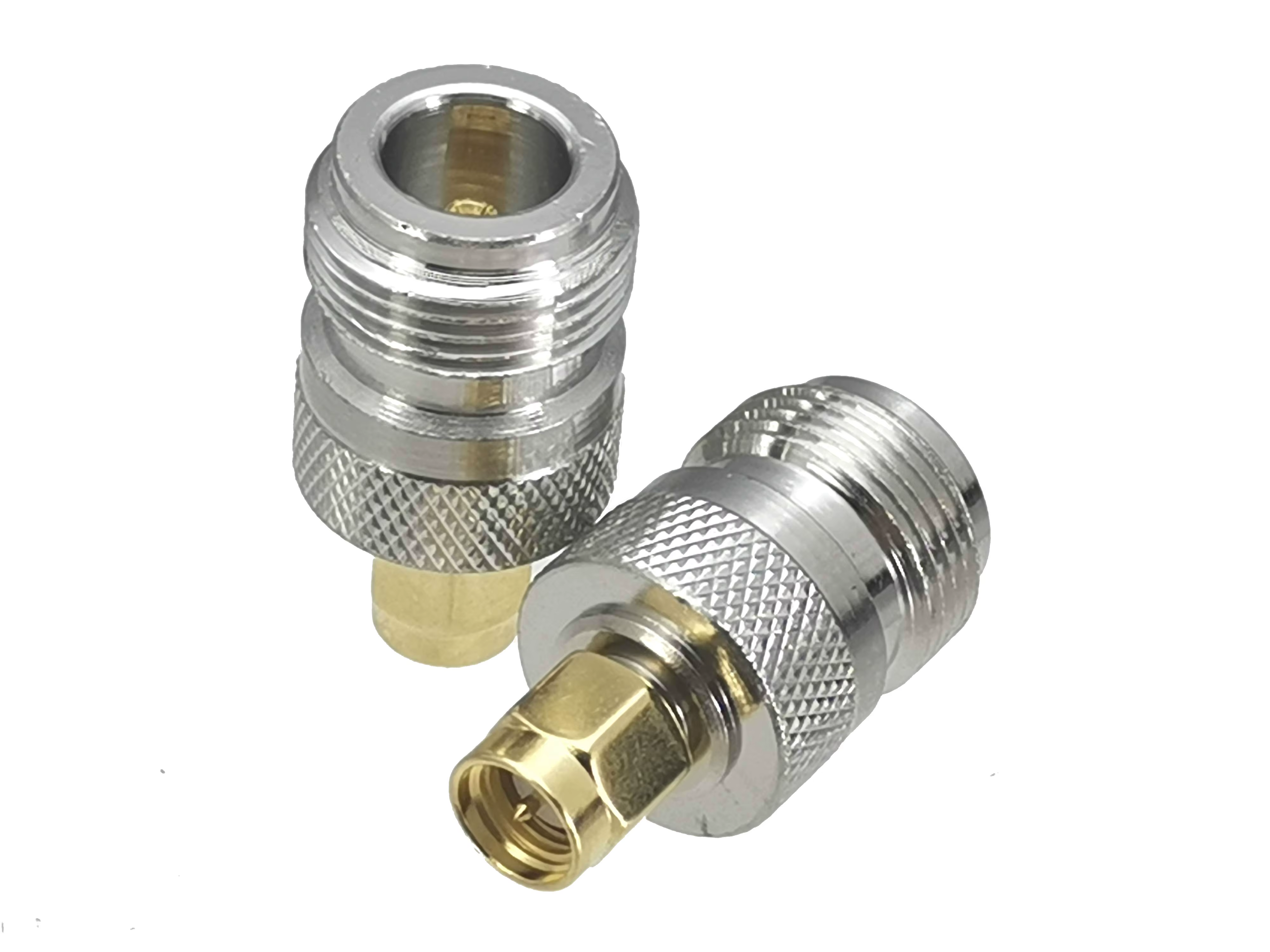 Adaptador coaxial SMA macho a N hembra vista frontal