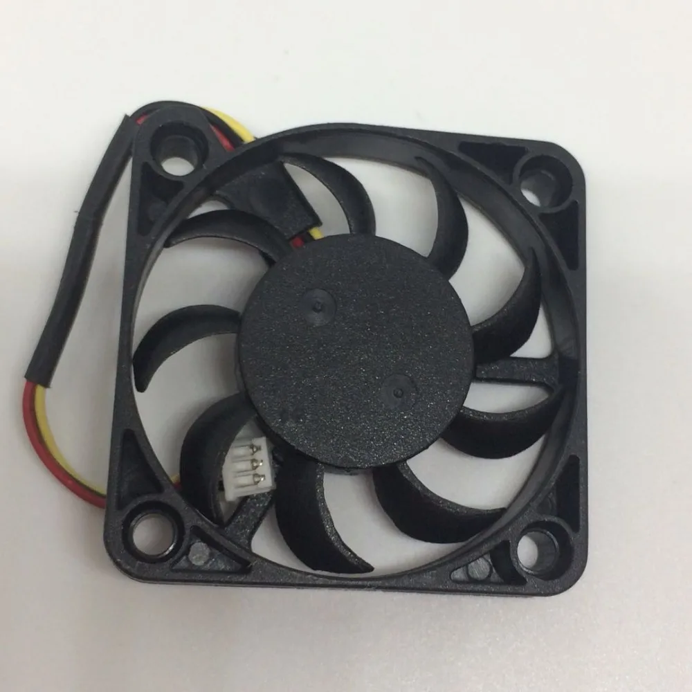 Detalle del rodamiento de bolas del ventilador ADDA