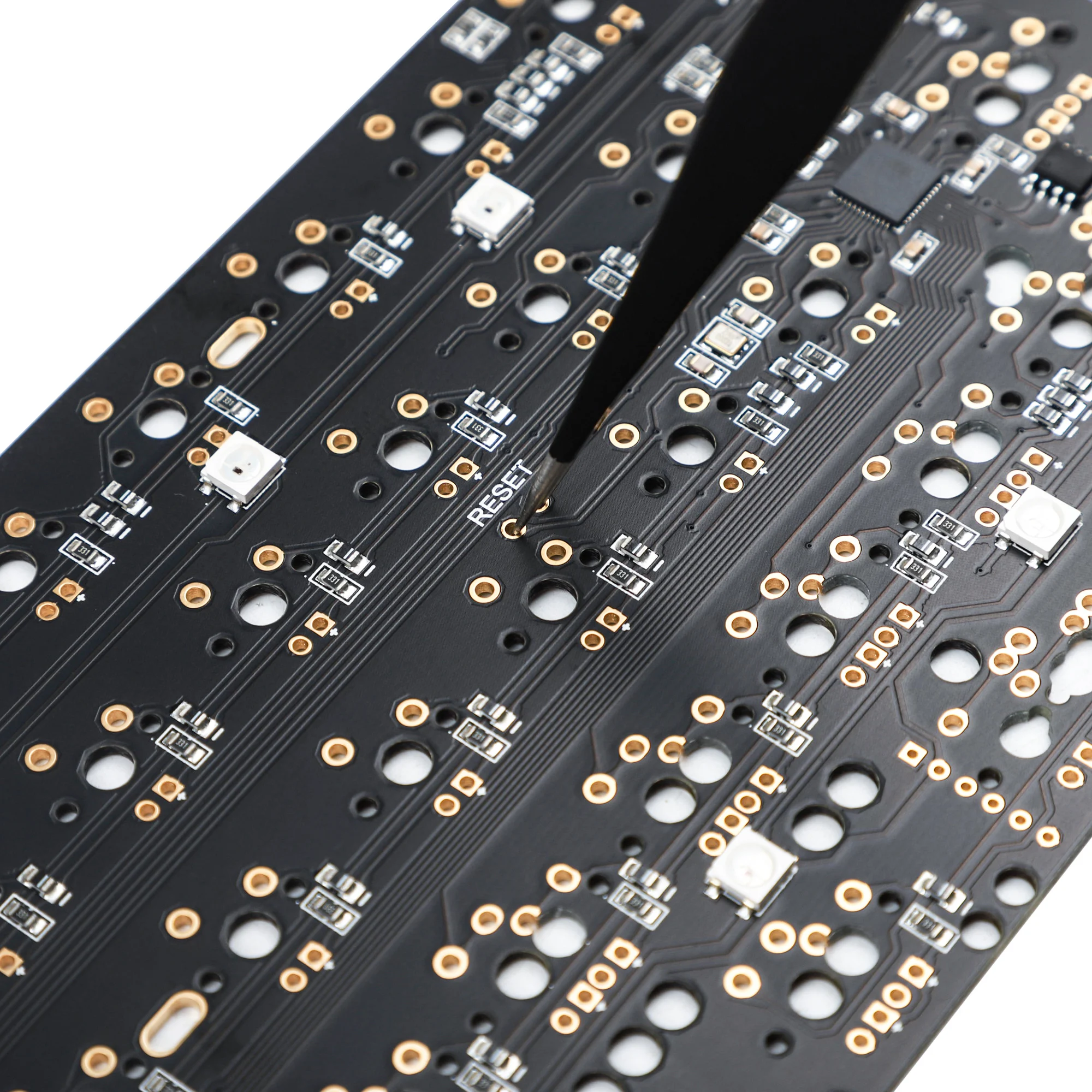 Detalle placa PCB YD60MQ con conector USB tipo C