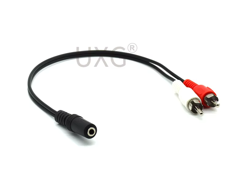 Cable flexible con cubierta de PVC negro y conectores moldeados