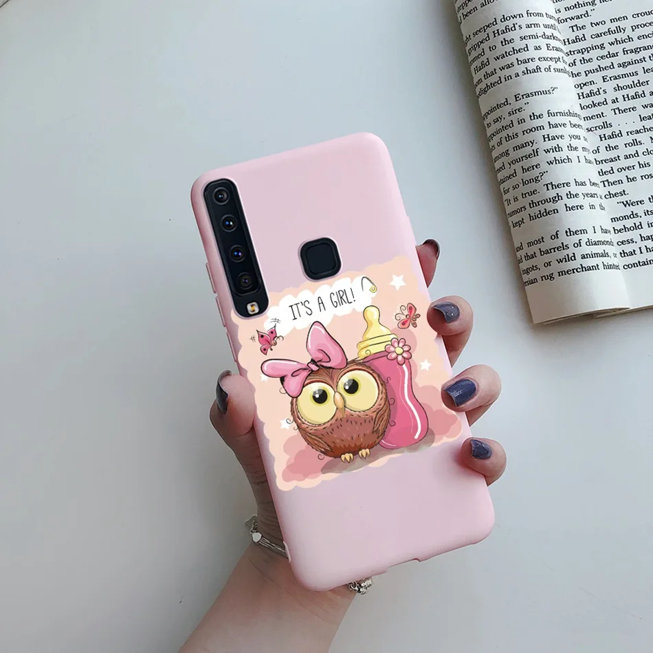 Funda instalada mostrando acceso a puertos y botones