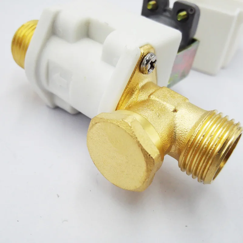 Válvula solenoide montada en sistema solar