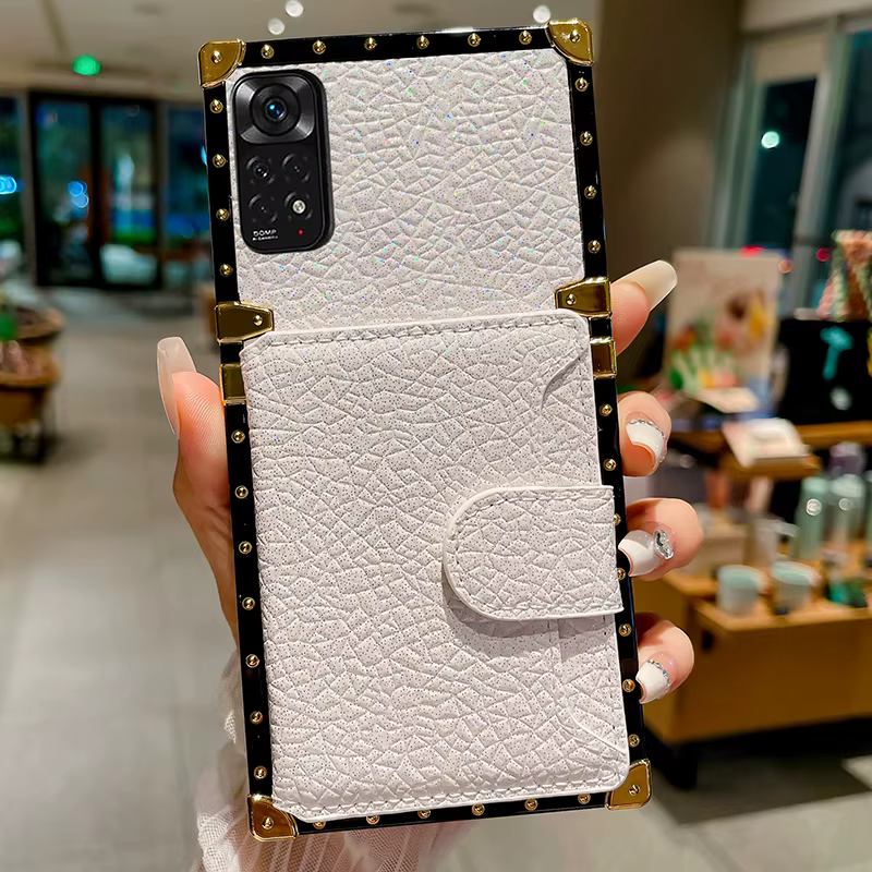 Funda puesta en el teléfono mostrando agarre y estilo