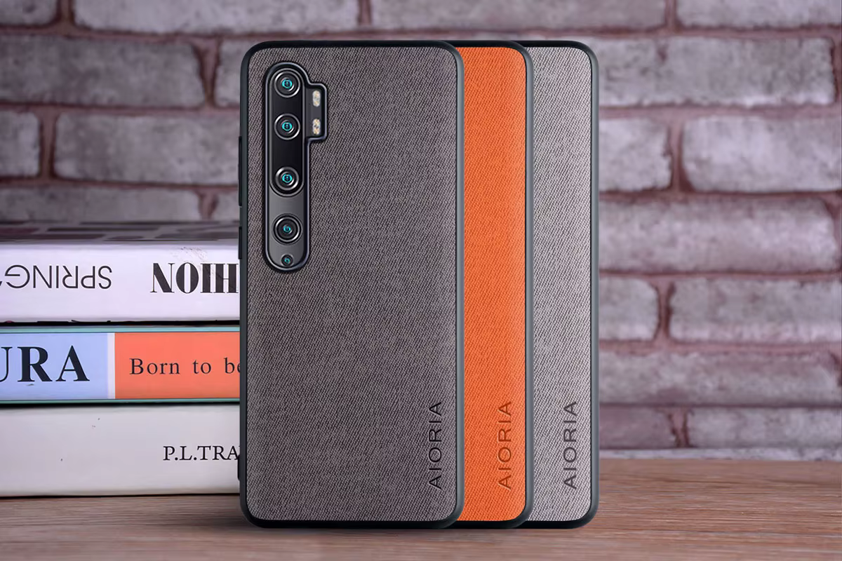 Vista frontal de la funda mostrando el acabado textil
