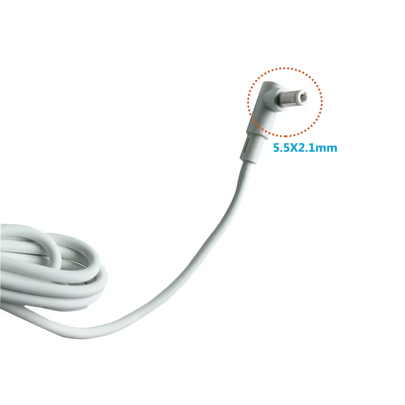Detalle del conector DC y etiqueta de especificaciones