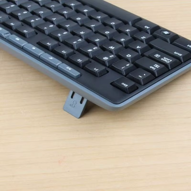 Detalle del soporte de keyboard instalándose
