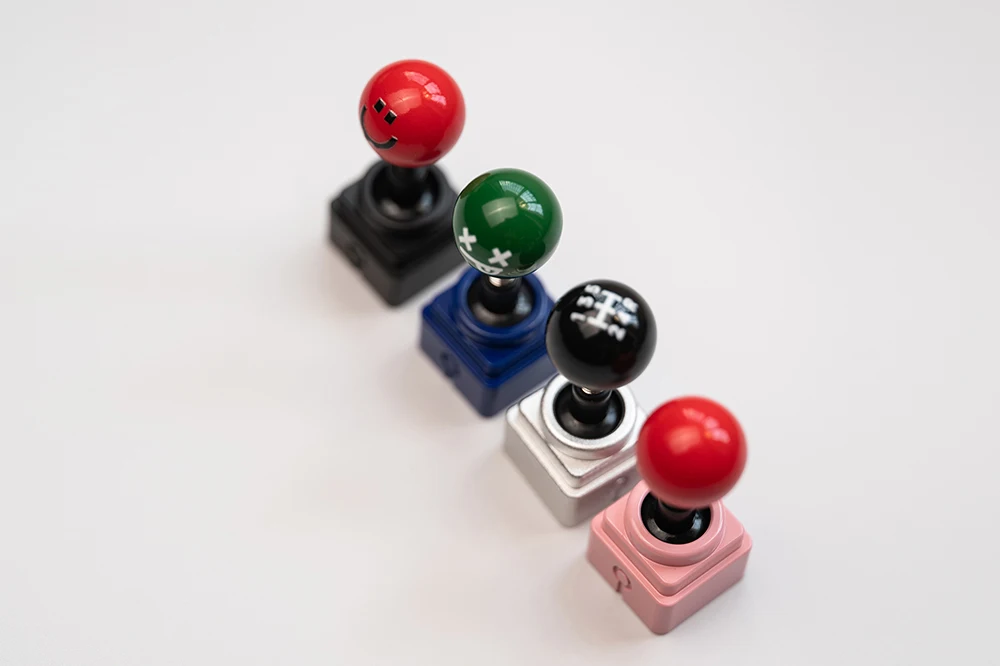 Setup de teclado con joystick artisan instalado